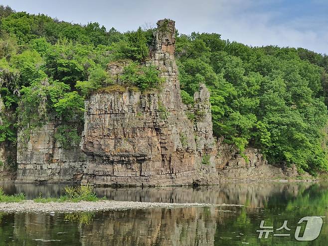 선바위 선돌.(울산광역시제공, 재판매 및 DB 금지)