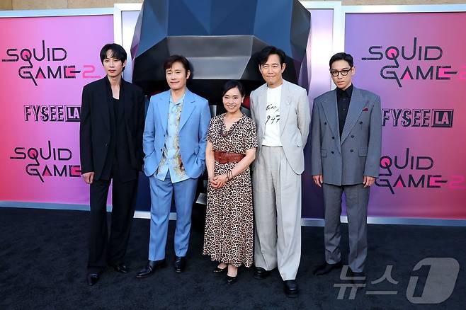 왼쪽부터 박성훈, 이병헌, 강애심, 이정재, 탑 ⓒ AFP=뉴스1