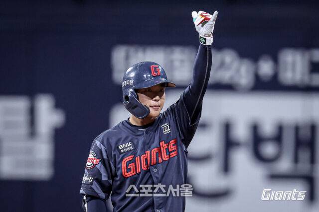 전민재 ‘공백’을 이호준이 메꾼다. 이호준에겐 곧 ‘기회’의 순간이다. 사진 | 롯데 자이언츠