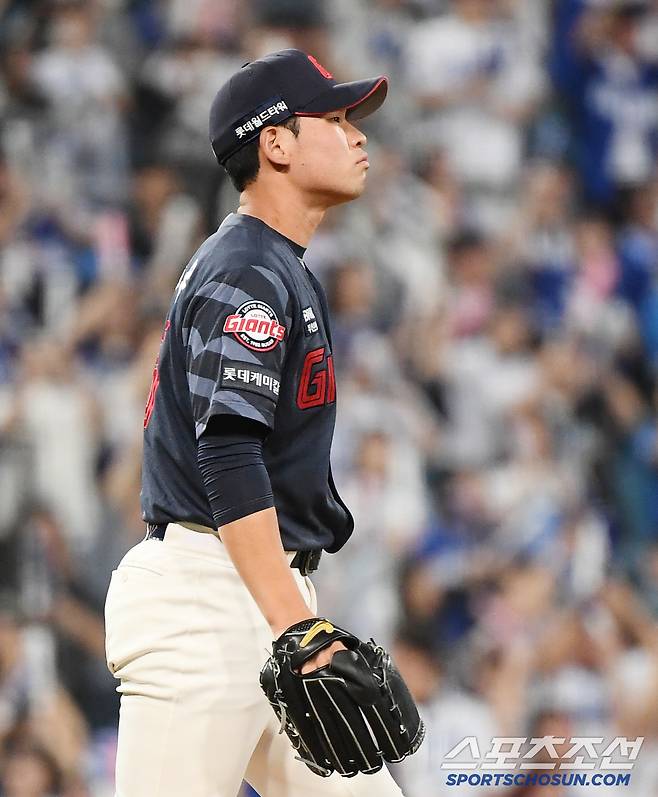 27일 대구 라이온즈파크에서 열린 롯데-삼성전. 7회말 2사 1루 디아즈에게 투런포를 허용한 김진욱. 대구=정재근 기자 cjg@sportschosun.com/2025.5.27/