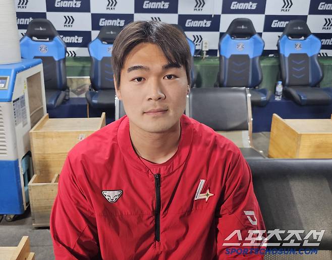 인터뷰에 임한 전영준. 김영록 기자