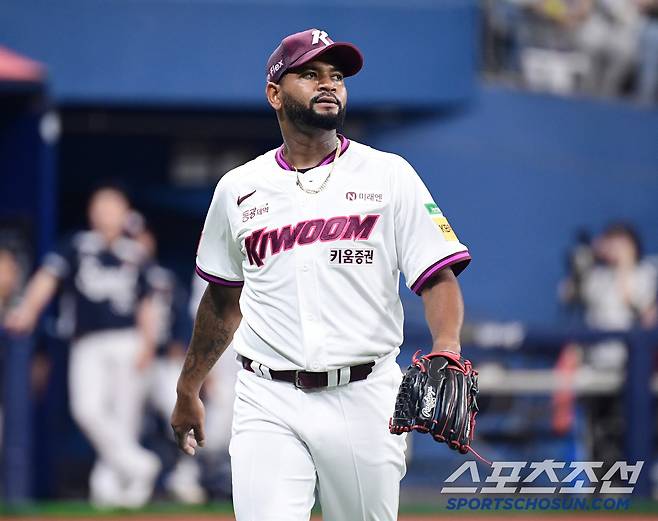 1일 고척돔에서 열린 KBO리그 키움과 두산의 경기. 3회 실점 위기를 넘긴 키움 선발 알칸타라. 고척=송정헌 기자songs@sportschosun.com/2025.06.01/