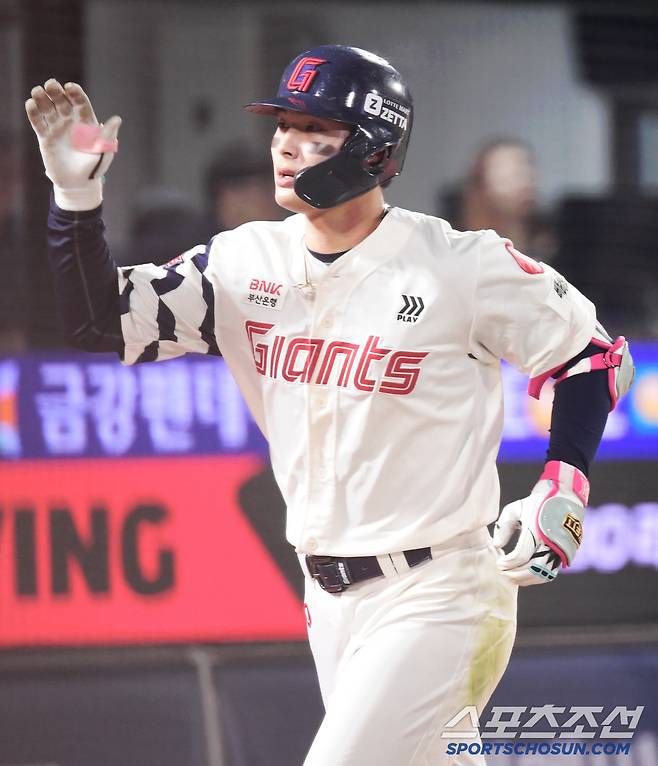 롯데 윤동희. 부산=송정헌 기자songs@sportschosun.com/2025.04.24/