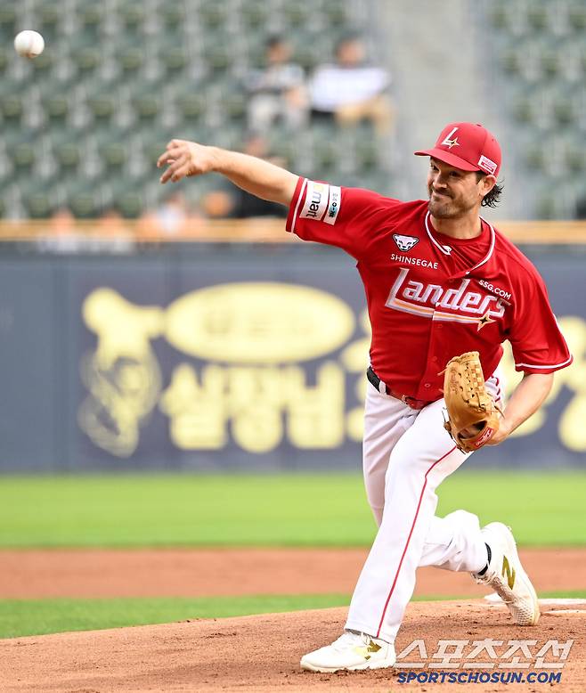 21일 잠실야구장에서 열린 SSG와 두산의 경기, SSG 선발투수 앤더슨이 역투하고 있다. 잠실=허상욱 기자wook@sportschosun.com/2025.05.21/