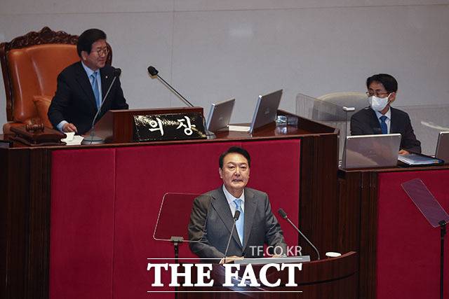 윤석열 대통령이 2022년 5월 16일 오전 서울 여의도 국회에서 추가경정예산안 및 기금운용계획변경안에 대한 시정연설을 하고 있다. /남윤호 기자