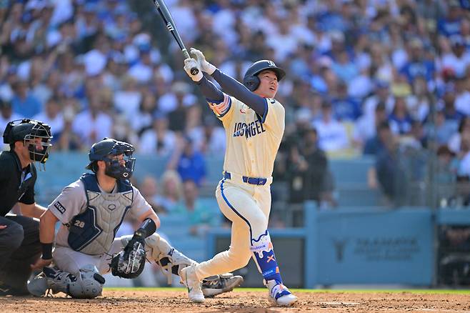 1일 미국 캘리포니아주 로스앤젤레스 다저스타디움에서 열린 뉴욕 양키스와의 경기에서  김혜성이 2회말 홈런을 치고 있다. /Jayne Kamin-Oncea-Imagn Images 연합뉴스