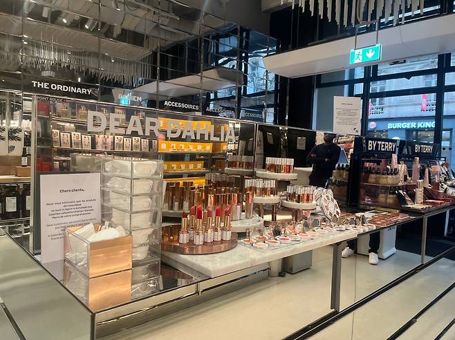 프랑스 라파예트백화점 파리 샹젤리제점에 입점한 디어달리아. /배동주 기자