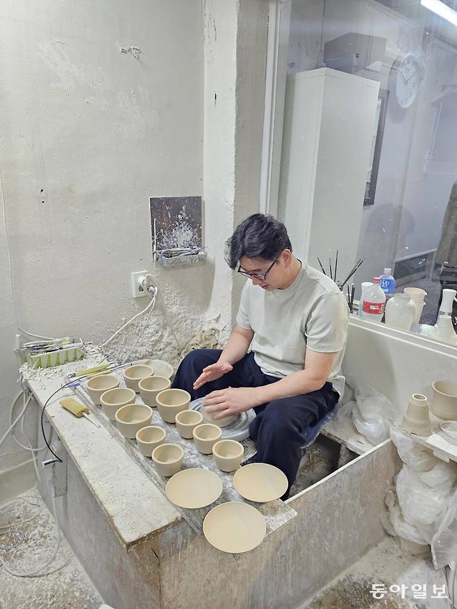 서울 용산구 해방촌에 있는 윤상현 작가의 도예 작업실.
