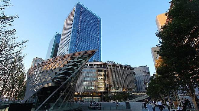 그랜드 프론트 오사카.