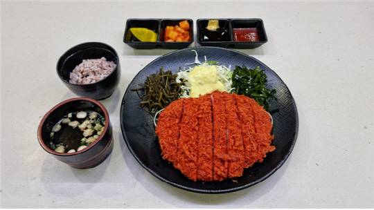 안성(부산)휴게소 누엘아토돈가스의 꼬시래기 등심돈가스  [한국도로공사 제공]