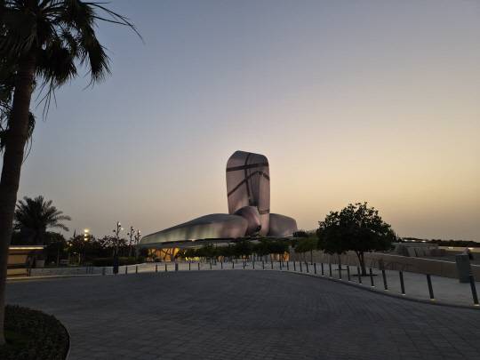 사우디아라비아 담란 지역의 조약돌 형태 건축물의 사우디 '킹 압둘아지즈 세계문화센터'. 사진=강승구 기자