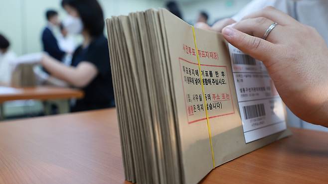 사전투표용지 담긴 회송용 봉투 본 기사 내용과 관련 없음