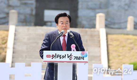 박상웅 국민의힘 국회의원이 1일 '제15회 의병의날' 기념식에서 추모사를 하고 있다. [사진=임승제 기자]