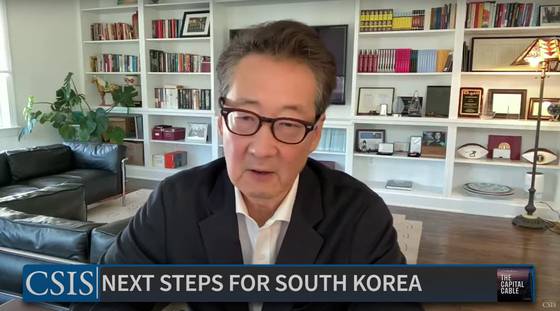 빅터 차 미국 전략국제문제연구소(CSIS) 한국 석좌가 27일(현지시간) ‘한국의 다음 스텝은 무엇인가’라는 주제로 진행된 온라인 대담에서 발언하고 있다. 사진 CSIS 홈페이지 캡처
