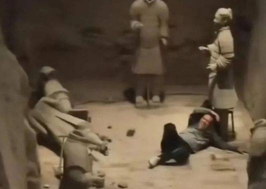 중국 남성 병마용갱 난입. 연합뉴스