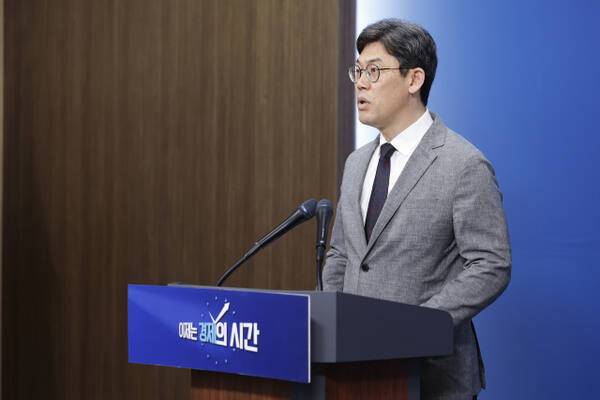 지난 30일 허승범 경기도 기획조정실장이 경기도청 브리핑룸에서 ‘제2025년도 제1회 추가경정예산안 제출 브리핑’을 열고 발표하고 있다. 경기도 제공