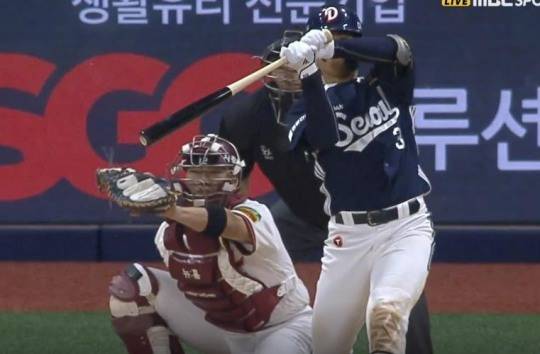 체크 스윙 볼 판정한 장면. 사진[연합뉴스]