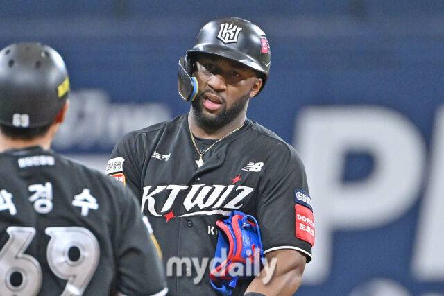 25일 서울 고척스카이돔에서 열린 '2025 신한 SOL BANK KBO리그' KT 위즈와 키움 히어로즈 경기. KT 로하스가 6회초 1사에 2루타를 친 뒤 주루했다./마이데일리