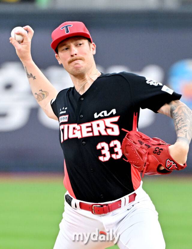 21일 오후 경기도 수원시 조원동 수원kt위즈파크에서 진행된 '2025 프로야구 KBO리그' kt위즈와 KIA타이거즈의 경기. 기아 올러가 선발등판해 역투하고 있다./마이데일리