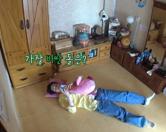 이동욱이 '깡촌캉스' 멤버들에게 넌센스 문제를 냈다. / 유튜브 '깡촌캉스' 캡처