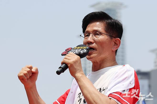 김문수 국민의힘 대선 후보가 1일 오후 서울 강남구 삼성역 인근에서 열린 집중 유세에서 지지를 호소하고 있다. 황진환 기자