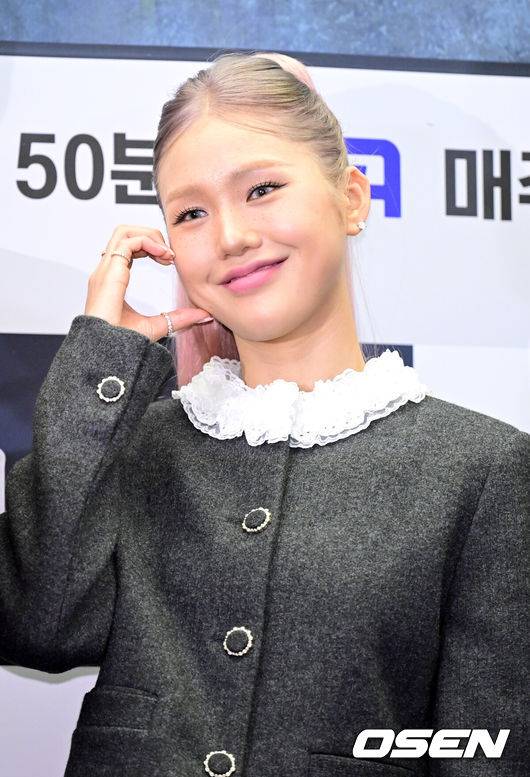 [OSEN=최규한 기자] 5일 오후 서울 상암동 스탠포드호텔에서 ENA X LG유플러스 예능 프로그램 ‘기안이쎄오’ 제작발표회가 열렸다.‘기안이쎄오’는 동병상련 CEO들을 위한 해결사가 된 기안84의 CEO 구출일지를 그리는 오피스 예능 프로그램이다.오마이걸 미미가 포토타임을 하고 있다. 2024.12.05 / dreamer@osen.co.kr