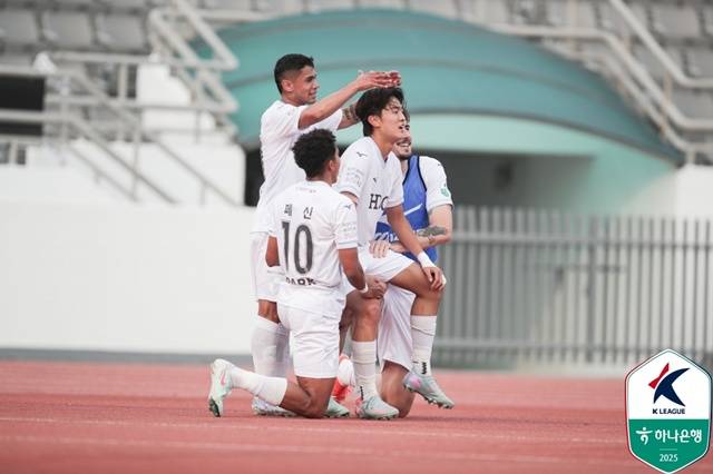 부산의 골 세리머니. /사진=한국프로축구연맹 제공