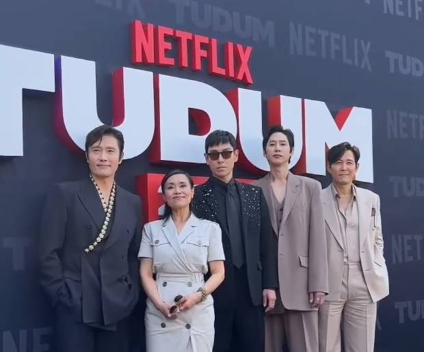 이병헌 강애심 탑 박성훈 이정재