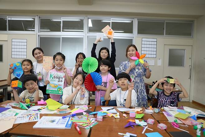 동경한국학교서 'K-종이접기 축제 한마당' 일본 도쿄서 31일부터 6월 2일까지 열리는 'K-종이접기 축제 한마당' 행사 중 하나로 마련된 '어린이 종이접기 마스터 양성교실'. [종이문화재단 제공. 재판매 및 DB 금지]