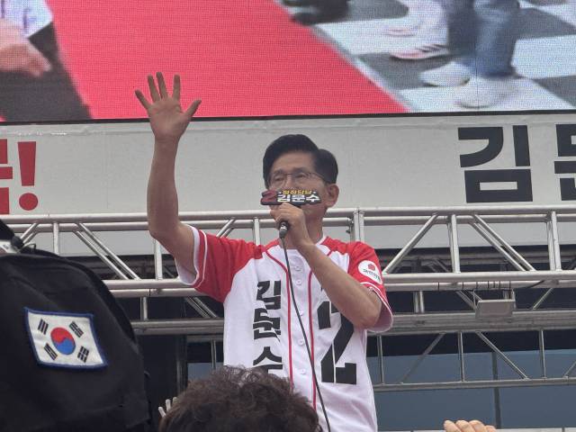 김문수 국민의힘 후보가 2일 대전역 서광장에 방문해 지지를 호소하고 있다. 사진=권오선 수습기자