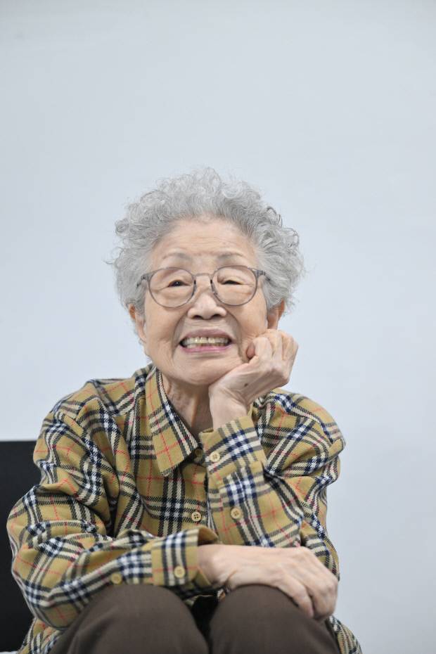 여성국극 1세대 배우이자 국가무형문화재 발탈 보유자인 조영숙(92) 명인은 70여 년 전통예술을 잇는 외길을 걸어왔다.