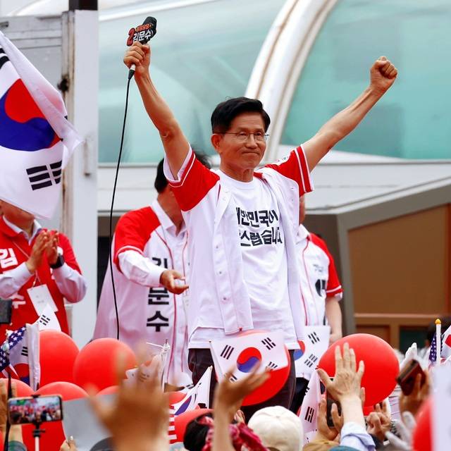 6.2 대선을 하루 앞둔 2일 김문수 국민의힘 대선 후보가 동대구역 광장을 찾아 지지를 호소하고 있다. 김진홍 기자