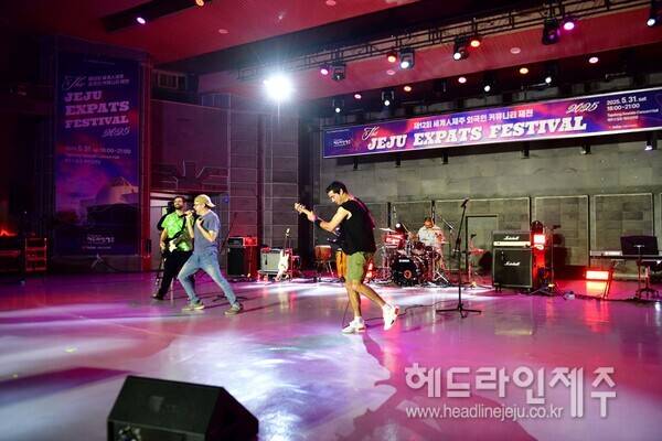 '핫 크로스 번즈(Hot Cross Buns)'.