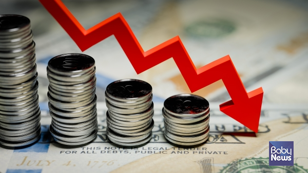 지난 1일 한국은행이 펴낸 '인구구조 변화가 소비 둔화에 미치는 영향' 보고서에 따르면 2013∼2024년 중 민간소비의 추세 증가율은 연평균 2.0%로 추정됐다. 이는 과거(2001∼2012년)의 3.6%보다 1.6%p 낮아진 수치다. ⓒ베이비뉴스