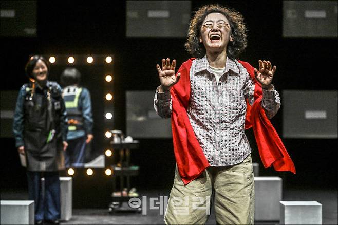 연극 ‘유령’의 한 장면(사진=세종문화회관)