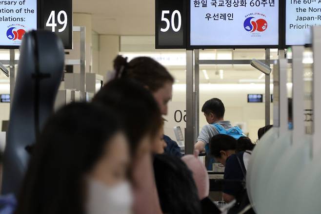 도쿄 하네다공항에 마련된 한국인 우선 레인 (사진=연합뉴스)