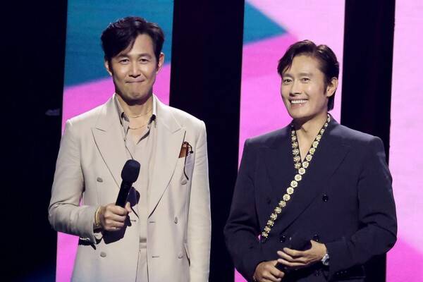 이정재(왼쪽)와 이병헌, 사진제공=넷플릭스