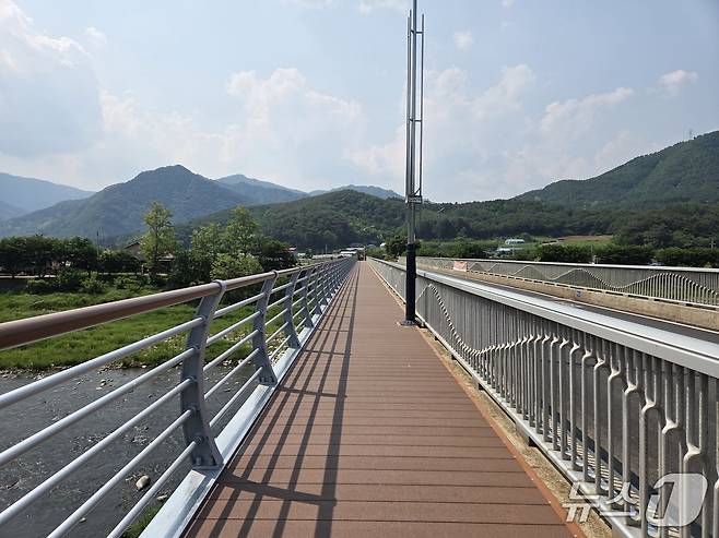 강원 평창군이 최근 평창읍 계장리~다수리의 다수대교에 인도를 설치했다. (평창군 제공. 재판매 및 DB금지) 2025.6.2/뉴스1