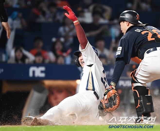 1일 창원 NC파크에서 열린 한화-NC전. 7회말 2사 1, 2루 한석현이 인사이드 더 파크 홈런을 친 후 환호하고 있다. 창원=정재근 기자 cjg@sportschosun.com/2025.6.1/
