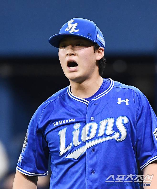 22일 서울 고척스카이돔에서 열린 삼성-키움전. 9회말 1사 1루 임병욱의 타구가 중견수 쪽 펜스 앞에서 잡히자 이호성이 십년감수하고 있다. 고척=정재근 기자 cjg@sportschosun.com/2025.5.22/