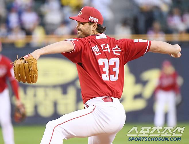 2일 서울 잠실구장에서 열린 SSG-LG전. 선발투수 앤더슨이 투구하고 있다. 잠실=정재근 기자 cjg@sportschosun.com/2025.5.2/