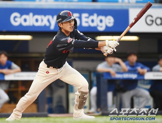 27일 대구 라이온즈파크에서 열린 롯데-삼성전. 2회초 2사 1루 전민재가 안타를 치고 있다. 대구=정재근 기자 cjg@sportschosun.com/2025.5.27/