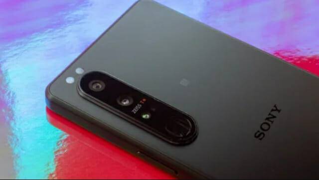 소니가 플래그십 스마트폰 모델 엑스페리아도 아웃소싱한다는 소식이 나왔다. 사진은 엑스페리아 1 III (사진=씨넷)