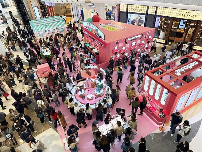 방문객들이 몰린 에이피알 홍콩 팝업스토어 모습. /에이피알 제공