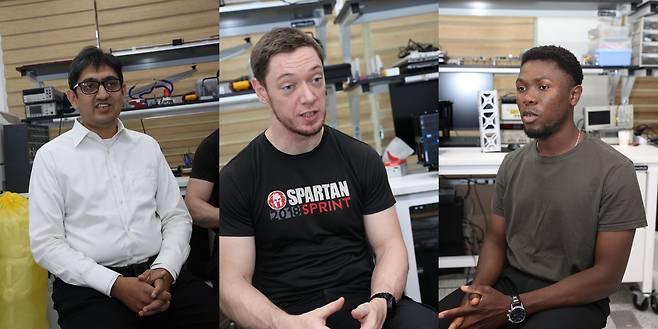 인터뷰에 참여한 방효충 교수 연구실 소속 연구자들. 왼쪽부터 박사후연구원인 파키스탄 출신의 아샤드(Muhammad Awais Arshad), 프랑스 출신의 마린(Mikaël Marin), 박사과정생인 나이지리아 출신의 함자(Mohammed Haruna Hamza) 연구원이다./KAIST