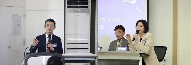 ▲ ‘2025 한국PR협회 특별세미나에서 최승호 플레시먼힐러드 파트너(좌)와 박영숙 플레시먼힐러드 코리아 사장(우)이 발언하고 있다. / 한국PR협회 제공