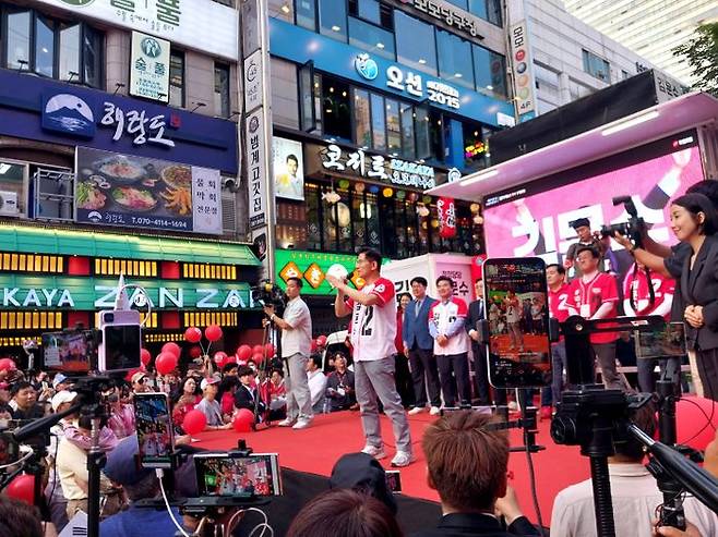 국민의힘 김문수 대선 후보가 지난달 29일 안양 유세에서 전병헌 새미래민주당대표와 함께 지지를 호소하고 있다.ⓒ데일리안 오명근 기자