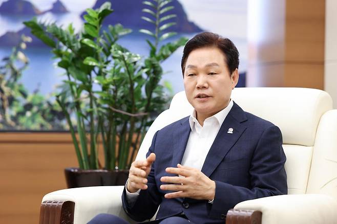 경남 창원 경남도청에서 동아일보와 인터뷰 중인 박완수 경남도지사. 경남도 제공