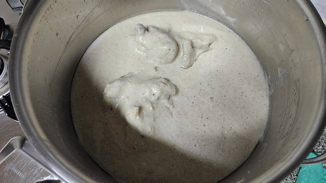 20250601_201525.jpg 저녁 와이프가 포장해온 들깨 삼계탕