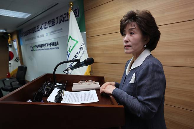 지난달 26일 오전 서울 중구 진실화해위에서 열린 2기 진실화해위 조사기간 만료 기자간담회에서 박선영 위원장이 인사말을 하고 있다. 박 위원장은 10분으로 예정됐던 인사말을 무려 45분간 했다. 김태형 기자 xogud555@hani.co.kr